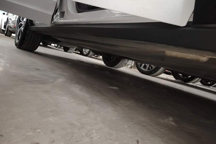 Used Volkswagen T-ROC 2023 300TSI DSG Two-Wheel-Drive Chen Guang Edition Right Side Sill