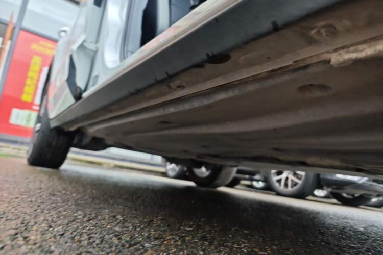 Used Volkswagen T-ROC 2023 300TSI DSG Two-Wheel-Drive Chen Guang Edition Right Side Sill