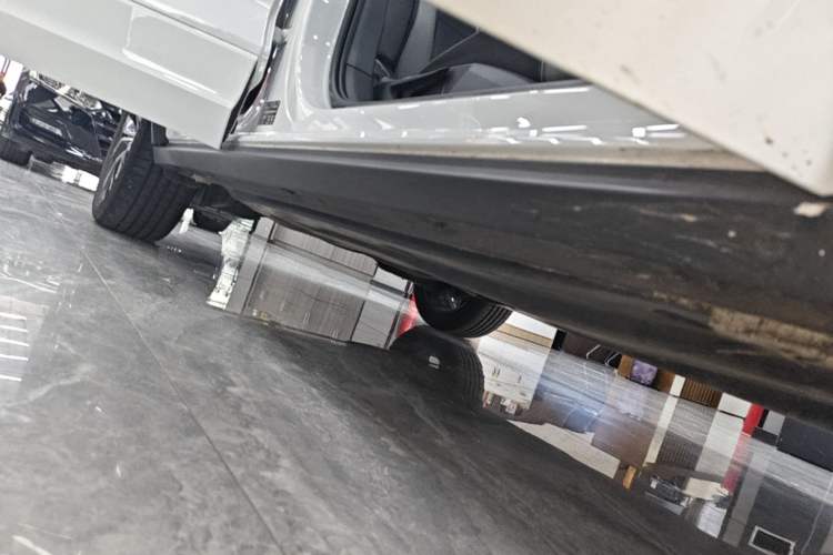 Used Volkswagen T-ROC 2023 300TSI DSG Two-Wheel-Drive Chen Guang Edition Right Side Sill