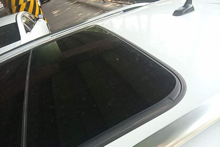 Used Volkswagen T-ROC 2023 300TSI DSG Two-Wheel-Drive Chen Guang Edition Roof