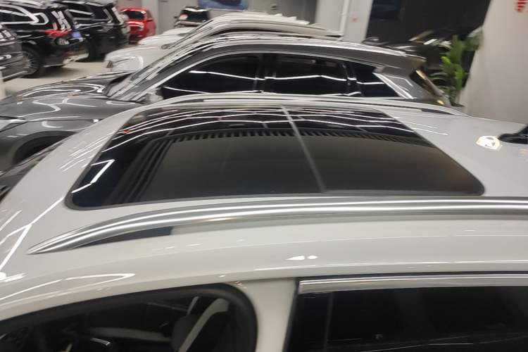 Used Volkswagen T-ROC 2023 300TSI DSG Two-Wheel-Drive Chen Guang Edition Roof