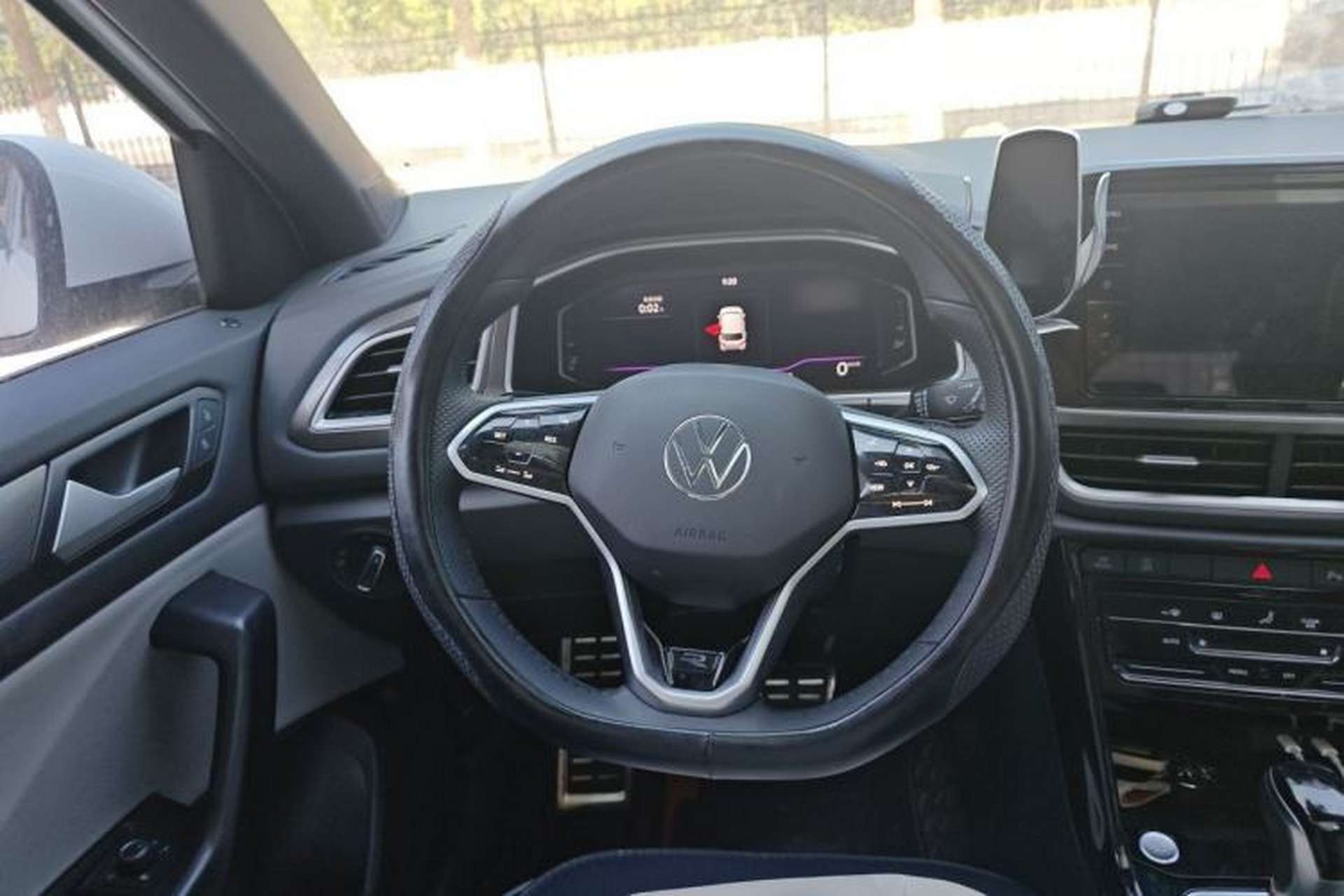 Used Volkswagen T-ROC 2023 300TSI DSG Two-Wheel-Drive Chen Guang Edition Steering Wheel