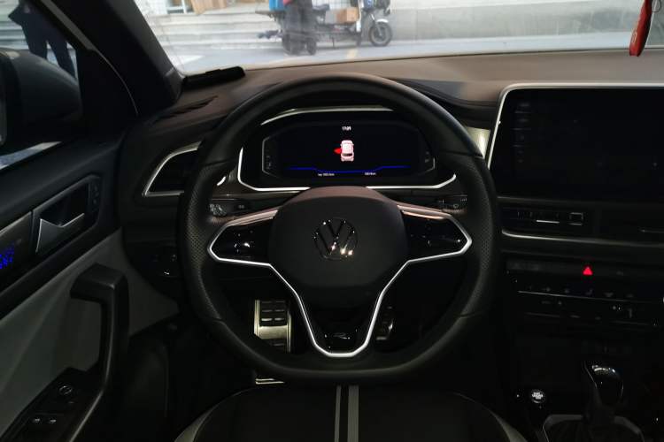 Used Volkswagen T-ROC 2023 300TSI DSG Two-Wheel-Drive Chen Guang Edition Steering Wheel