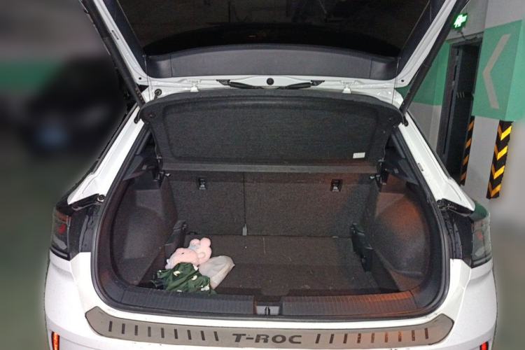 Used Volkswagen T-ROC 2023 300TSI DSG Two-Wheel-Drive Chen Guang Edition Trunk