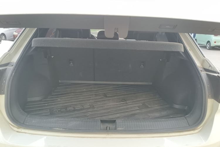 Used Volkswagen T-ROC 2023 300TSI DSG Two-Wheel-Drive Chen Guang Edition Trunk