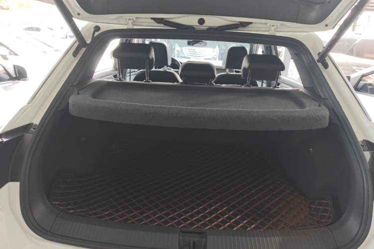 Used Volkswagen T-ROC 2023 300TSI DSG Two-Wheel-Drive Chen Guang Edition Trunk