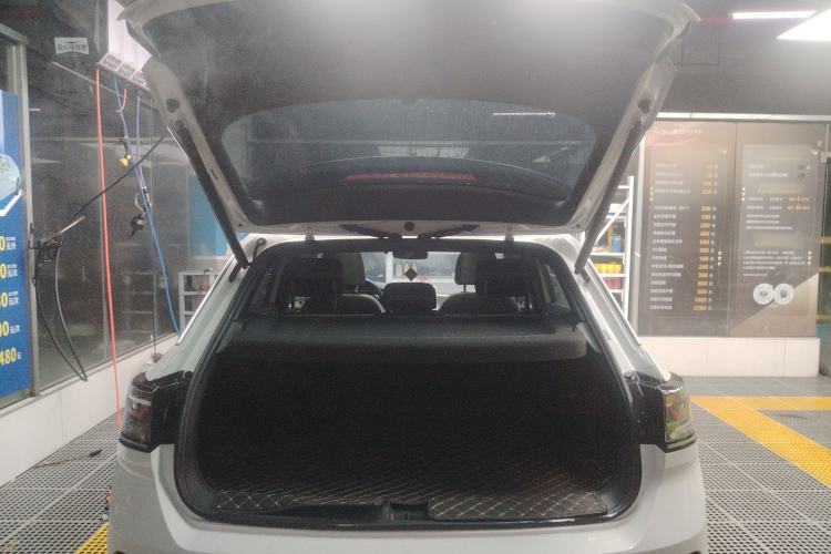 Used Volkswagen T-ROC 2023 300TSI DSG Two-Wheel-Drive Chen Guang Edition Trunk