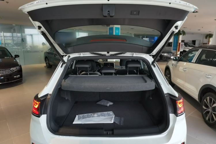Used Volkswagen T-ROC 2023 300TSI DSG Two-Wheel Drive Starlight Edition Trunk