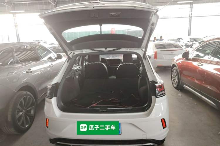 Used Volkswagen T-ROC 2023 300TSI DSG Two-Wheel-Drive Chen Guang Edition Trunk
