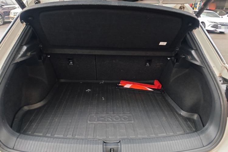 Used Volkswagen T-ROC 2023 300TSI DSG Two-Wheel-Drive Chen Guang Edition Trunk