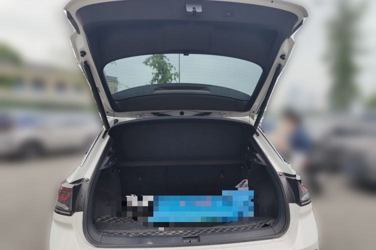Used Volkswagen T-ROC 2023 300TSI DSG Two-Wheel-Drive Chen Guang Edition Trunk