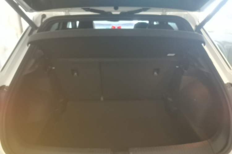 Used Volkswagen T-ROC 2023 300TSI DSG Two-Wheel-Drive Chen Guang Edition Trunk