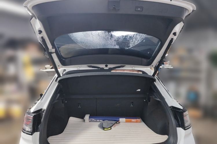 Used Volkswagen T-ROC 2023 300TSI DSG Two-Wheel-Drive Chen Guang Edition Trunk