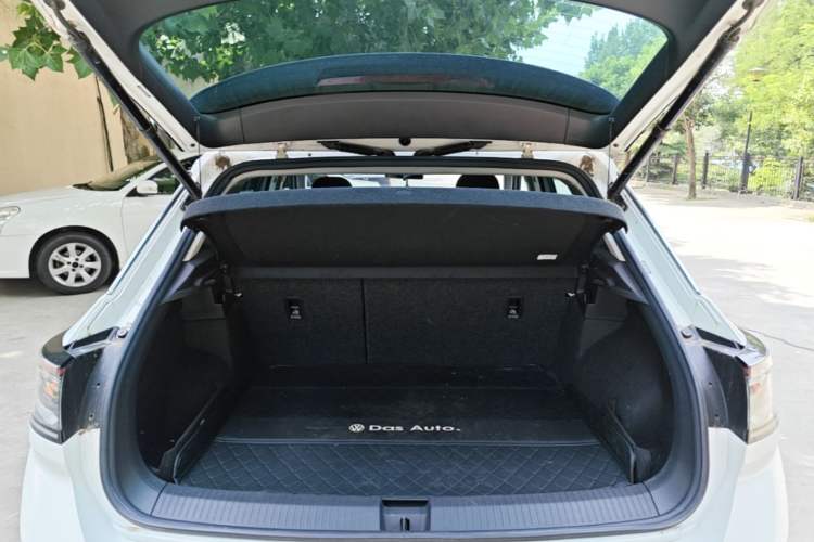 Used Volkswagen T-ROC 2023 280TSI DSG Two-Wheel Drive Time Edition Trunk