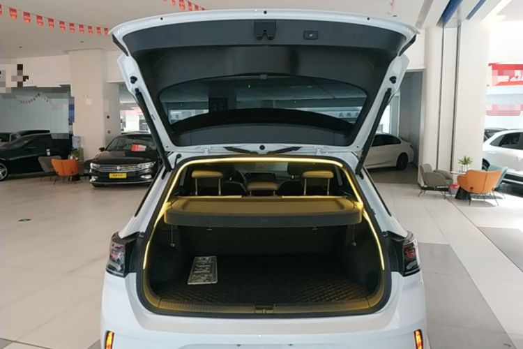 Used Volkswagen T-ROC 2023 300TSI DSG Two-Wheel-Drive Chen Guang Edition Trunk