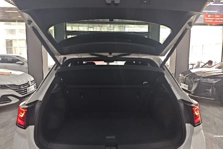 Used Volkswagen T-ROC 2023 300TSI DSG Two-Wheel-Drive Chen Guang Edition Trunk