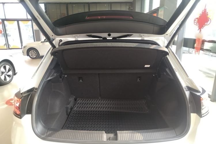 Used Volkswagen T-ROC 2023 300TSI DSG Two-Wheel-Drive Chen Guang Edition Trunk