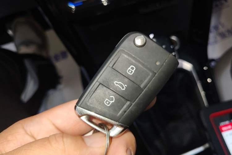 Used Volkswagen T-ROC 2023 300TSI DSG Two-Wheel-Drive Chen Guang Edition Vehicle Key