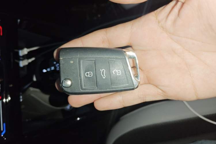 Used Volkswagen T-ROC 2023 300TSI DSG Two-Wheel-Drive Chen Guang Edition Vehicle Key