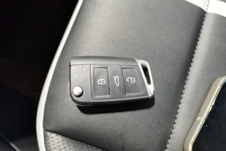 Used Volkswagen T-ROC 2023 300TSI DSG Two-Wheel Drive Starlight Edition Vehicle Key