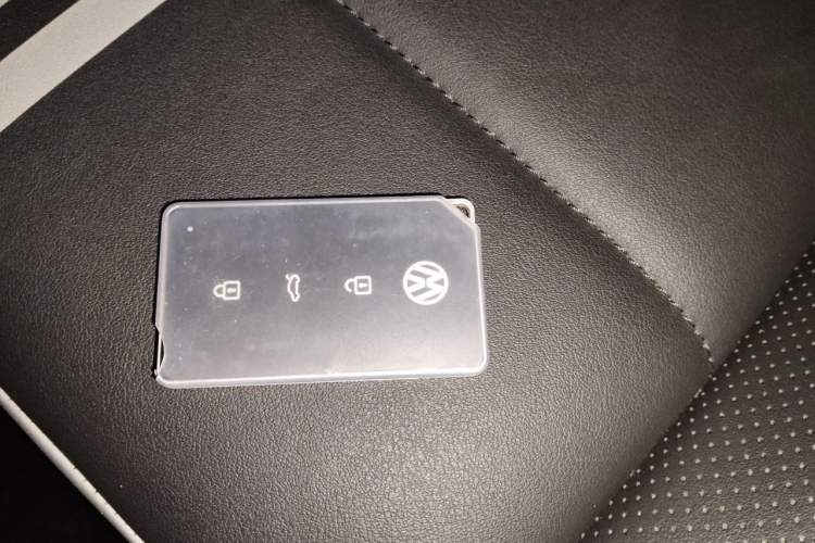 Used Volkswagen T-ROC 2023 300TSI DSG Two-Wheel-Drive Chen Guang Edition Vehicle Key