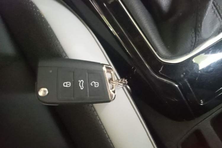 Used Volkswagen T-ROC 2023 300TSI DSG Two-Wheel-Drive Chen Guang Edition Vehicle Key