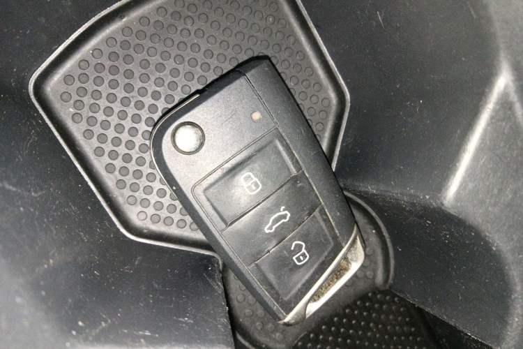 Used Volkswagen T-ROC 2023 300TSI DSG Two-Wheel-Drive Chen Guang Edition Vehicle Key