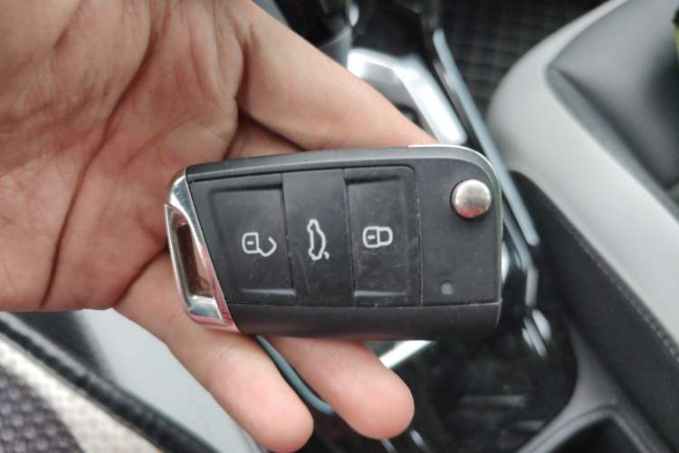 Used Volkswagen T-ROC 2023 300TSI DSG Two-Wheel-Drive Chen Guang Edition Vehicle Key