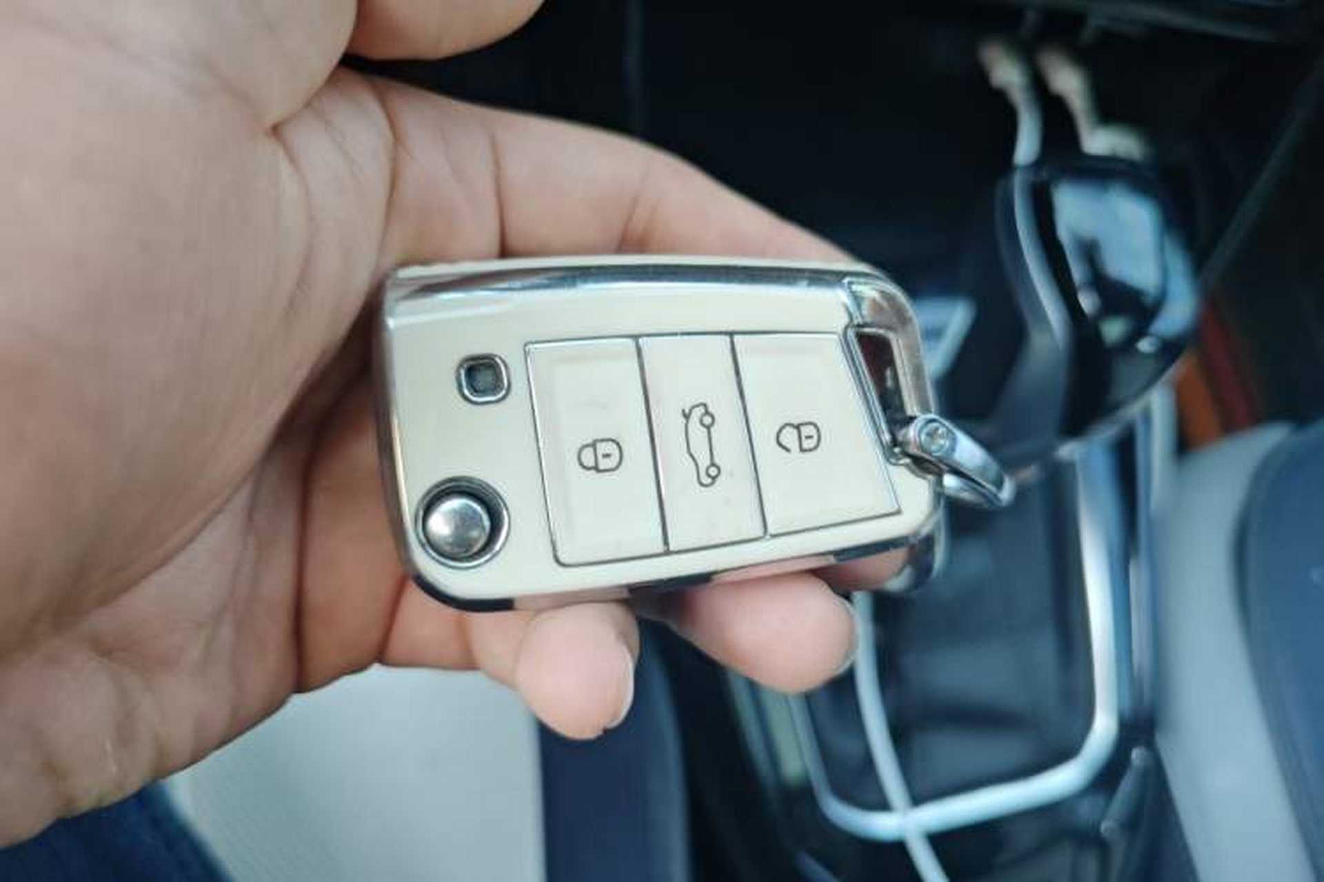 Used Volkswagen T-ROC 2023 300TSI DSG Two-Wheel-Drive Chen Guang Edition Vehicle Key