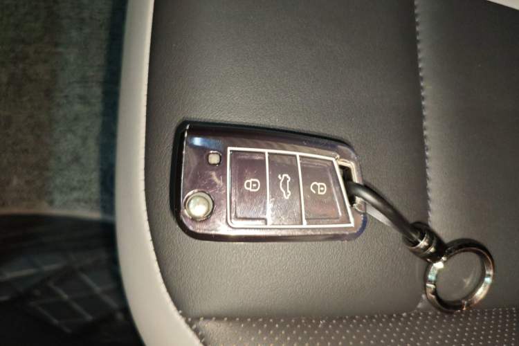 Used Volkswagen T-ROC 2023 300TSI DSG Two-Wheel Drive Starlight Edition Vehicle Key
