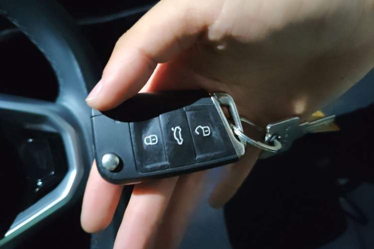 Used Volkswagen T-ROC 2023 300TSI DSG Two-Wheel-Drive Chen Guang Edition Vehicle Key