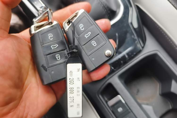 Used Volkswagen T-ROC 2023 300TSI DSG Two-Wheel-Drive Chen Guang Edition Vehicle Key