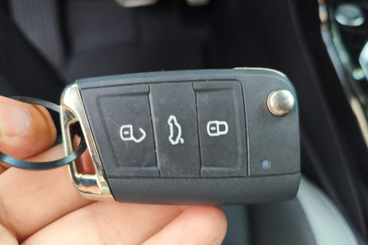 Used Volkswagen T-ROC 2023 300TSI DSG Two-Wheel-Drive Chen Guang Edition Vehicle Key