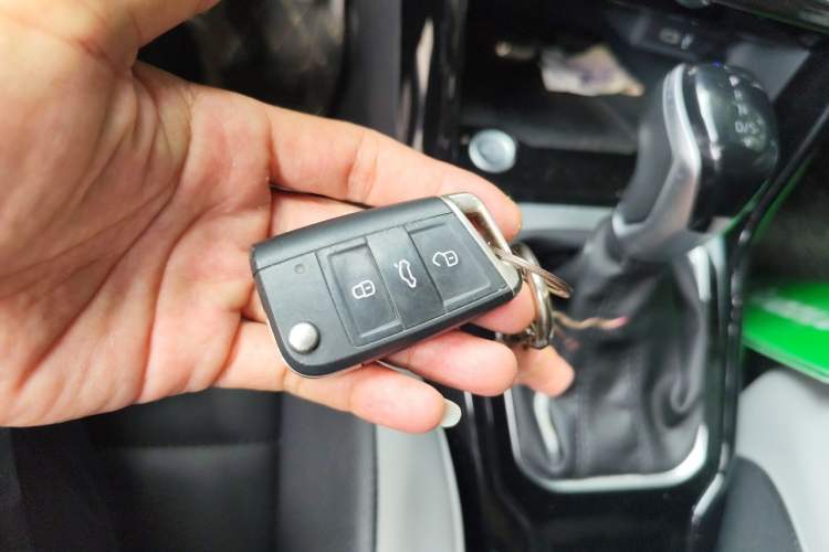 Used Volkswagen T-ROC 2023 300TSI DSG Two-Wheel-Drive Chen Guang Edition Vehicle Key