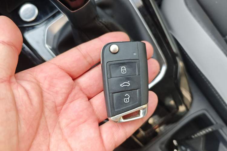 Used Volkswagen T-ROC 2023 300TSI DSG Two-Wheel Drive Starlight Edition Vehicle Key