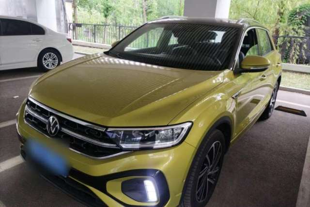 Ojetý Volkswagen T-ROC 2023 300TSI DSG Two-Wheel Drive Starlight Edition