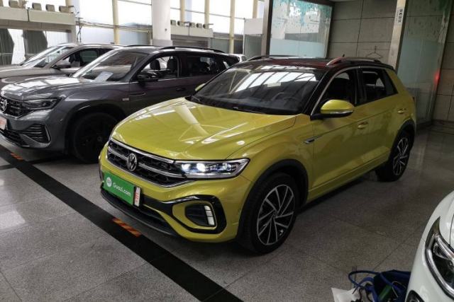 Ojetý Volkswagen T-ROC 2023 300TSI DSG Two-Wheel Drive Starlight Edition