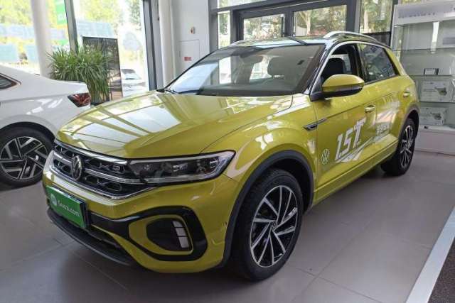 Ojetý Volkswagen T-ROC 2023 300TSI DSG Two-Wheel Drive Starlight Edition