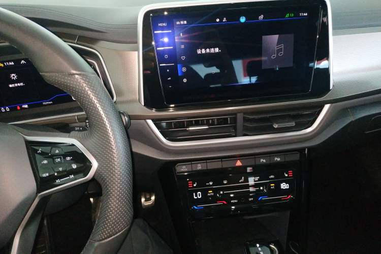 Used Volkswagen T-ROC 2023 300TSI DSG Two-Wheel Drive Starlight Edition Audio And AC Panel