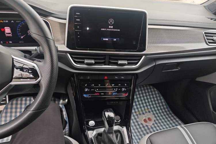 Used Volkswagen T-ROC 2023 300TSI DSG Two-Wheel Drive Starlight Edition Audio And AC Panel