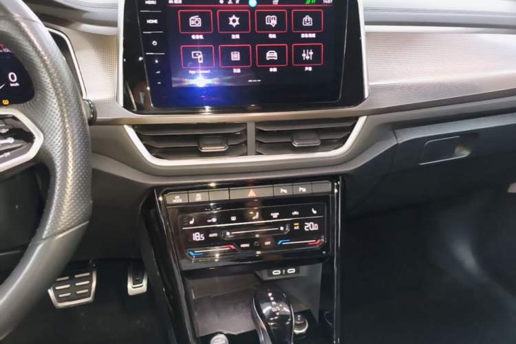 Used Volkswagen T-ROC 2023 300TSI DSG Two-Wheel Drive Starlight Edition Audio And AC Panel