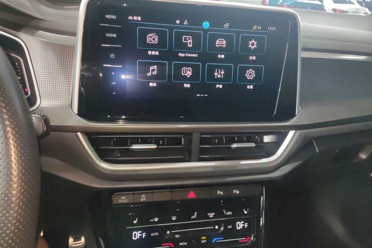 Used Volkswagen T-ROC 2023 300TSI DSG Two-Wheel Drive Starlight Edition Audio And AC Panel