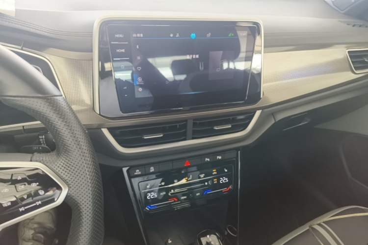 Used Volkswagen T-ROC 2023 300TSI DSG Two-Wheel Drive Starlight Edition Audio And AC Panel