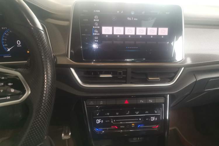 Used Volkswagen T-ROC 2023 300TSI DSG Two-Wheel Drive Starlight Edition Audio And AC Panel