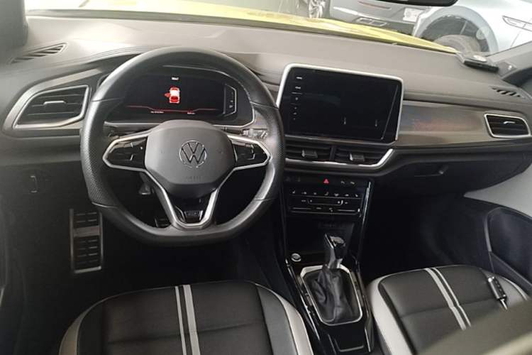 Used Volkswagen T-ROC 2023 300TSI DSG Two-Wheel Drive Starlight Edition Center Console