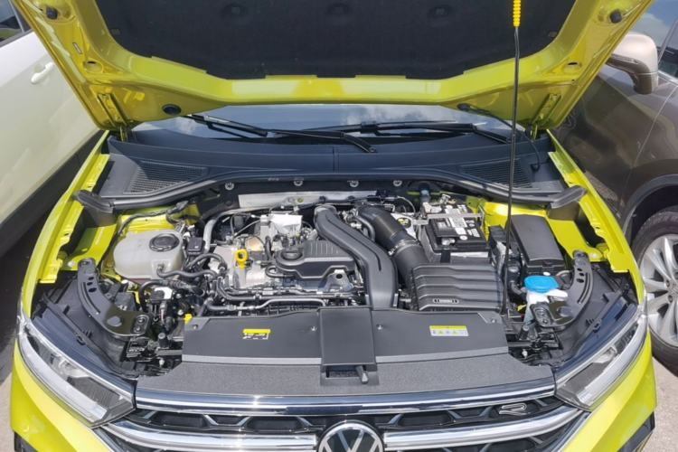Used Volkswagen T-ROC 2023 300TSI DSG Two-Wheel Drive Starlight Edition Engine Bay