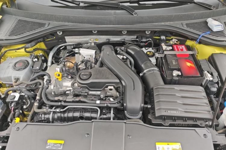 Used Volkswagen T-ROC 2023 300TSI DSG Two-Wheel Drive Starlight Edition Engine Bay