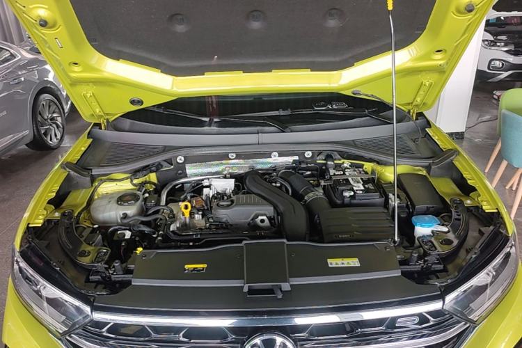 Used Volkswagen T-ROC 2023 300TSI DSG Two-Wheel Drive Starlight Edition Engine Bay