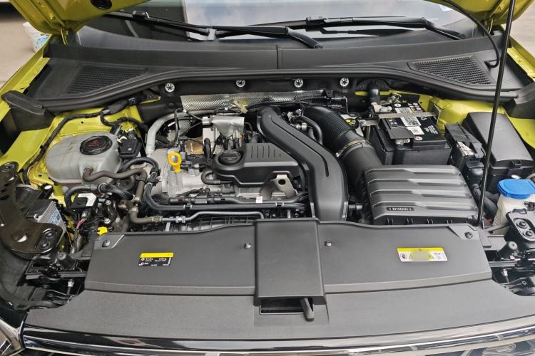Used Volkswagen T-ROC 2023 300TSI DSG Two-Wheel Drive Starlight Edition Engine Bay