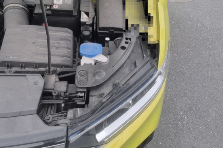 Used Volkswagen T-ROC 2023 300TSI DSG Two-Wheel Drive Starlight Edition Engine Bay Left